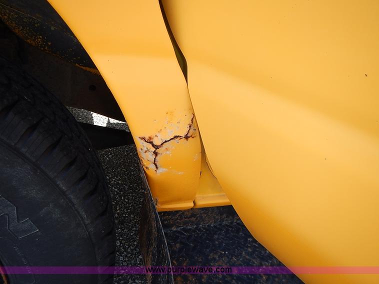 image for item J3187 1996 Ford E350 Collins school bus