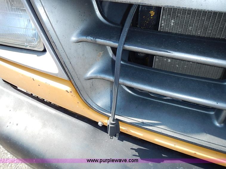 image for item J3187 1996 Ford E350 Collins school bus