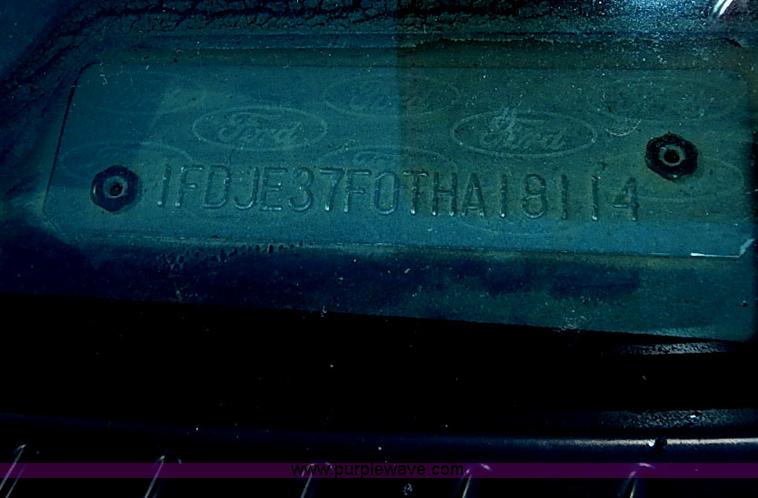 image for item J3187 1996 Ford E350 Collins school bus