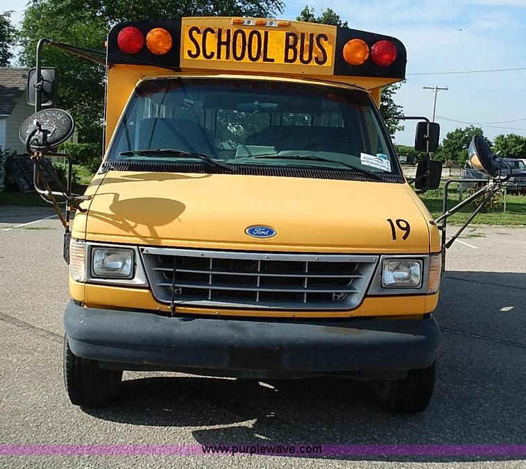 image for item J3188 1996 Ford E350 Collins school bus