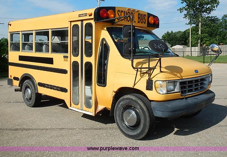 image for item J3188 1996 Ford E350 Collins school bus