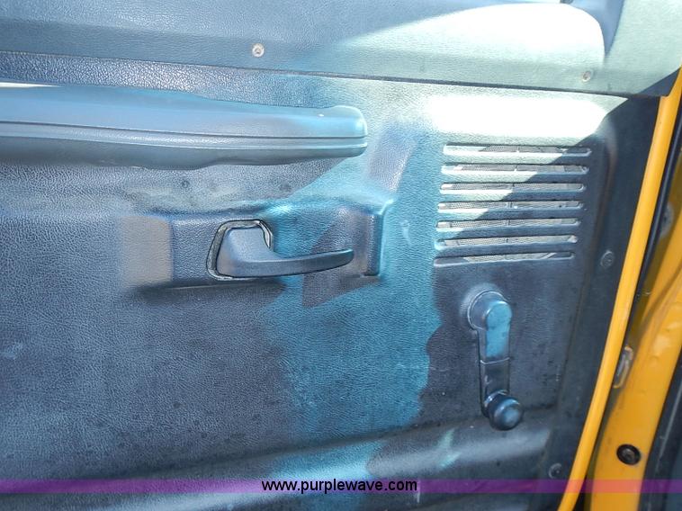 image for item J3188 1996 Ford E350 Collins school bus