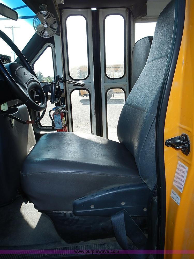 image for item J3188 1996 Ford E350 Collins school bus