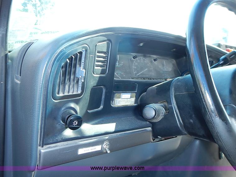 image for item J3188 1996 Ford E350 Collins school bus