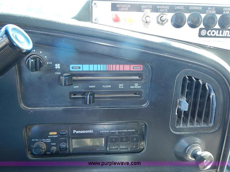 image for item J3188 1996 Ford E350 Collins school bus
