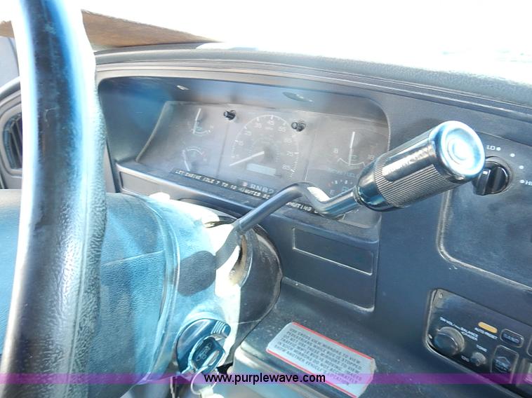 image for item J3188 1996 Ford E350 Collins school bus