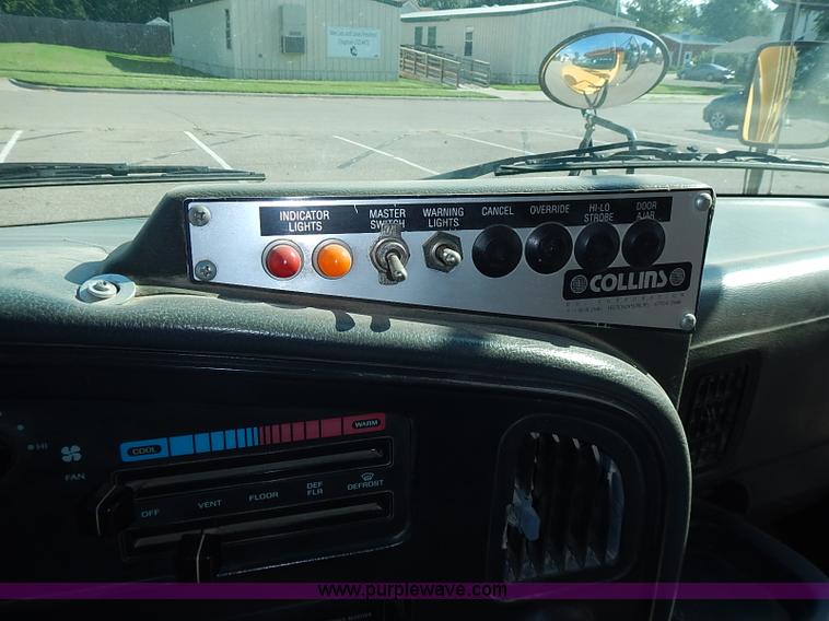 image for item J3188 1996 Ford E350 Collins school bus