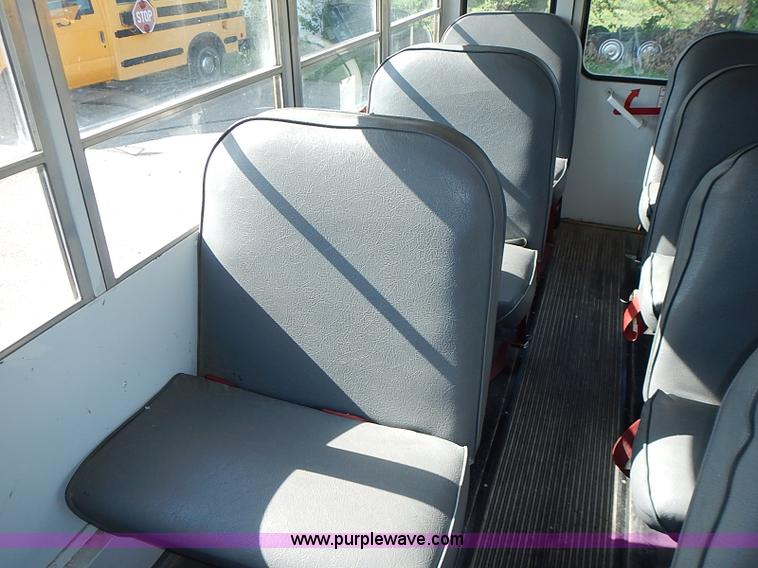 image for item J3188 1996 Ford E350 Collins school bus