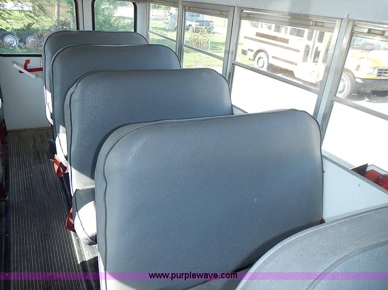 image for item J3188 1996 Ford E350 Collins school bus