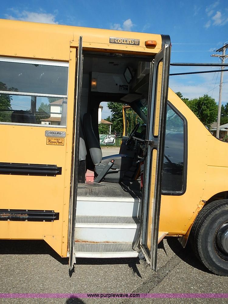 image for item J3188 1996 Ford E350 Collins school bus