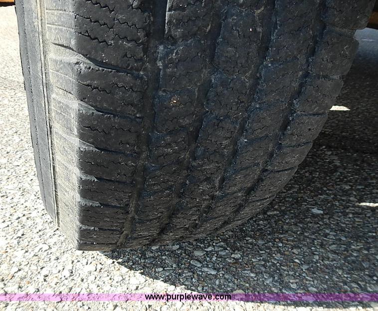 image for item J3188 1996 Ford E350 Collins school bus