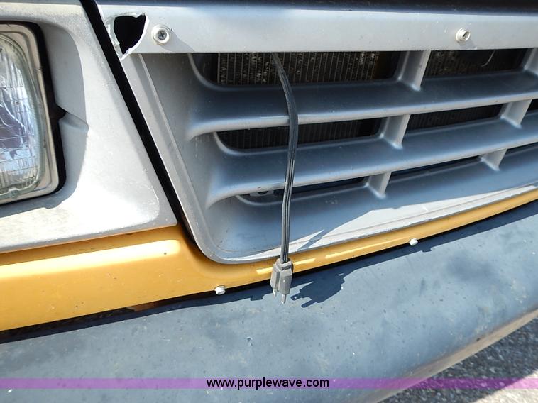 image for item J3188 1996 Ford E350 Collins school bus