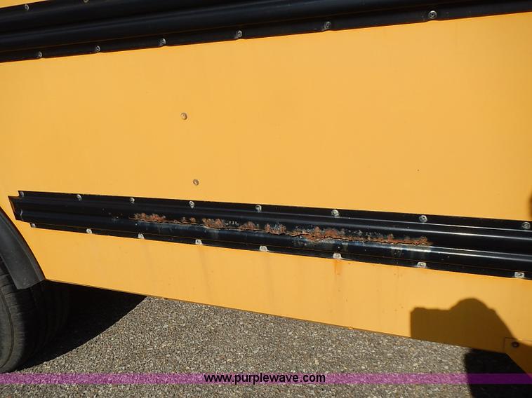 image for item J3188 1996 Ford E350 Collins school bus