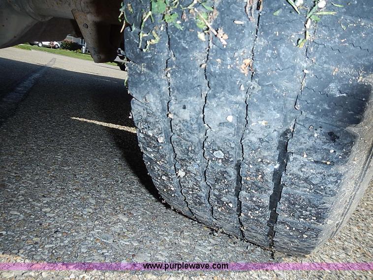 image for item J3188 1996 Ford E350 Collins school bus