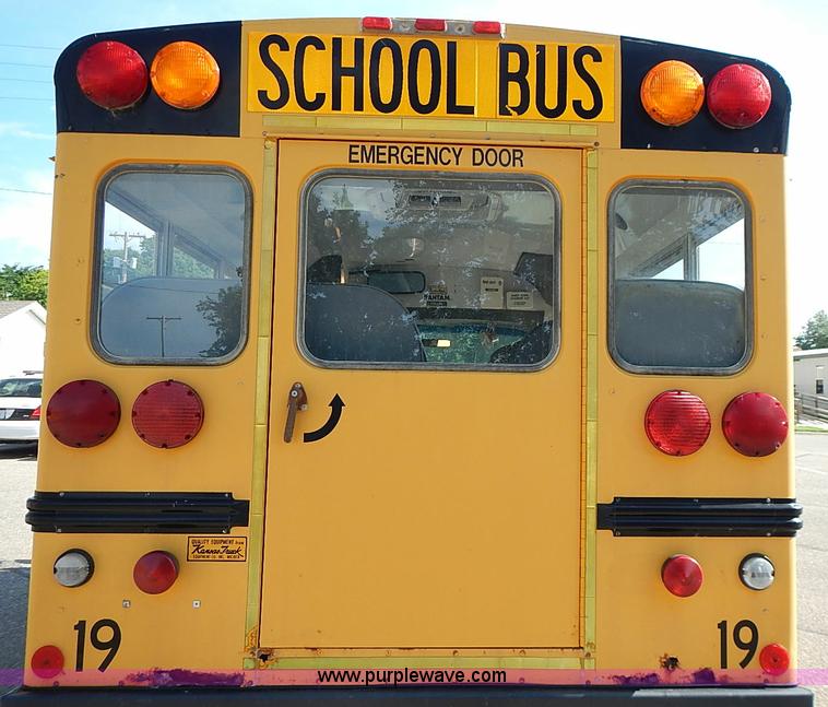 image for item J3188 1996 Ford E350 Collins school bus