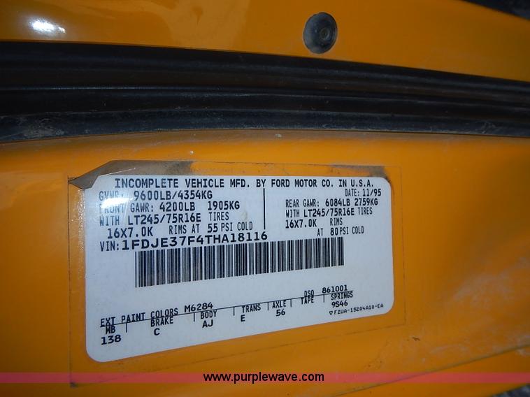 image for item J3188 1996 Ford E350 Collins school bus