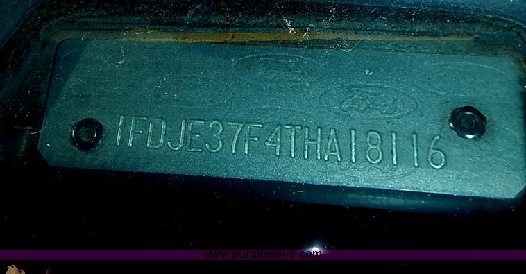 image for item J3188 1996 Ford E350 Collins school bus