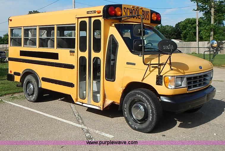 image for item J3189 1996 Ford E350 Collins school bus