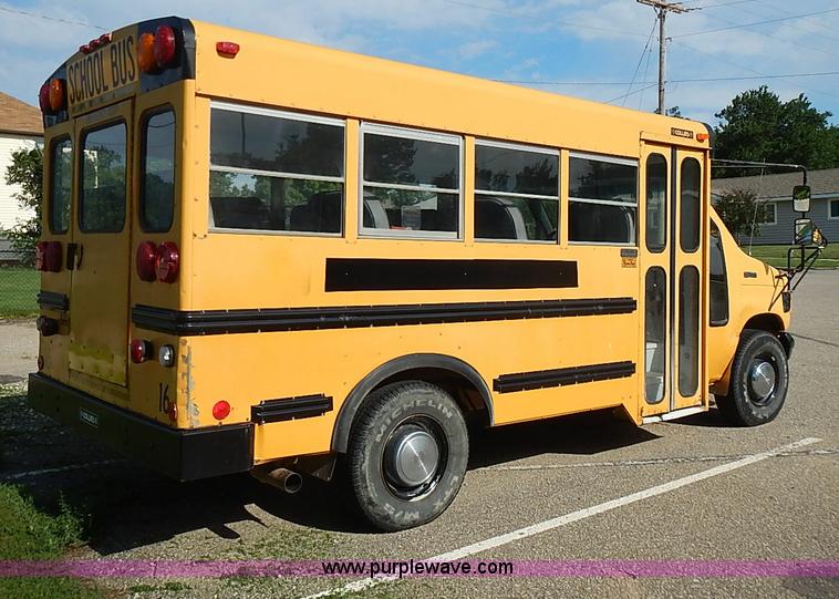 image for item J3189 1996 Ford E350 Collins school bus