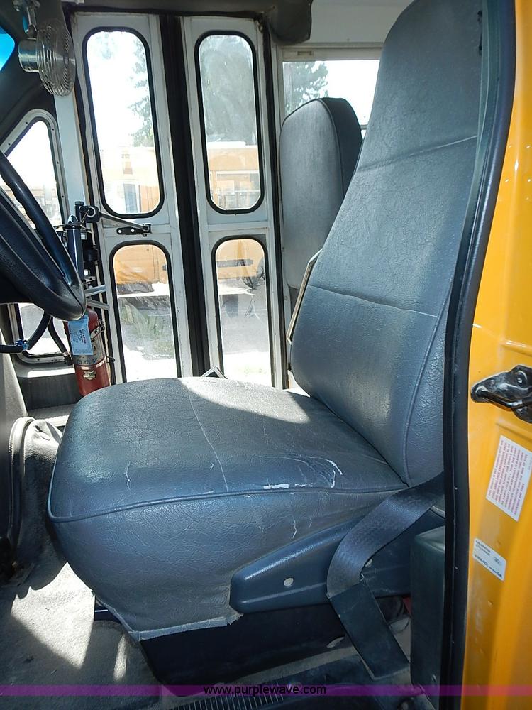 image for item J3189 1996 Ford E350 Collins school bus