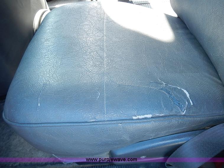 image for item J3189 1996 Ford E350 Collins school bus