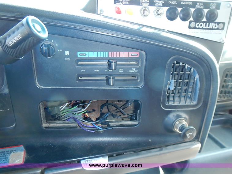 image for item J3189 1996 Ford E350 Collins school bus