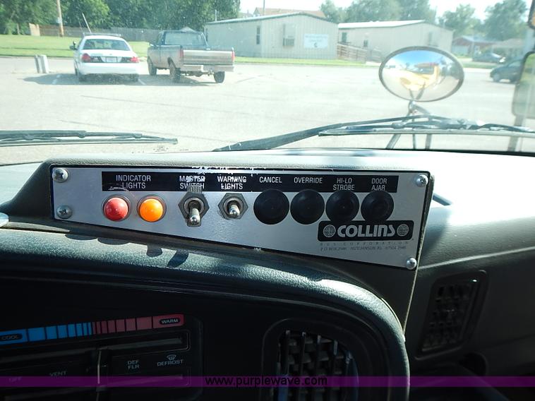 image for item J3189 1996 Ford E350 Collins school bus