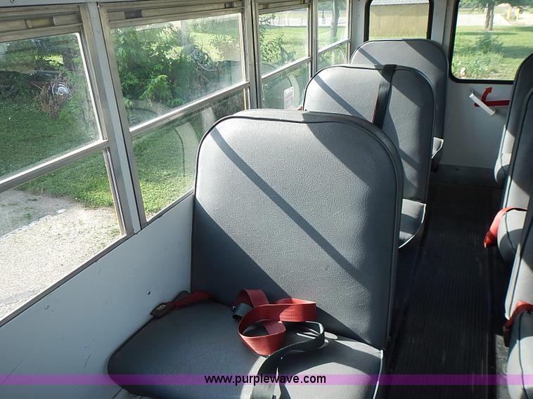 image for item J3189 1996 Ford E350 Collins school bus