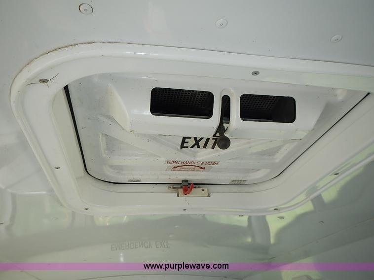 image for item J3189 1996 Ford E350 Collins school bus