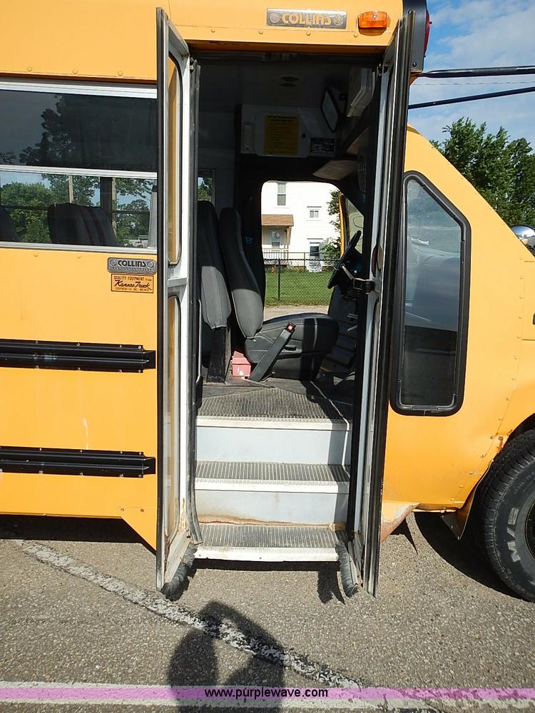 image for item J3189 1996 Ford E350 Collins school bus