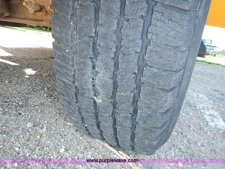 image for item J3189 1996 Ford E350 Collins school bus