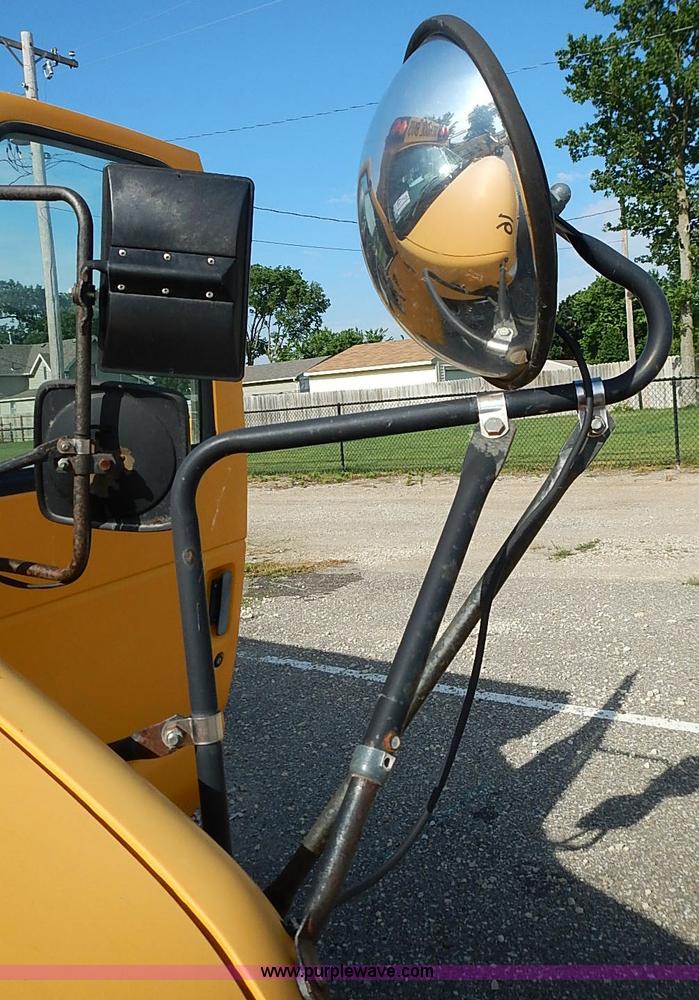 image for item J3189 1996 Ford E350 Collins school bus