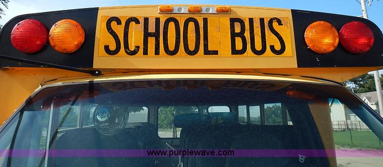 image for item J3189 1996 Ford E350 Collins school bus