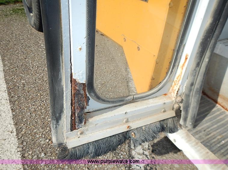 image for item J3189 1996 Ford E350 Collins school bus