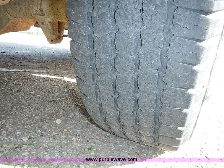 image for item J3189 1996 Ford E350 Collins school bus