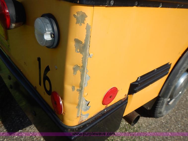 image for item J3189 1996 Ford E350 Collins school bus