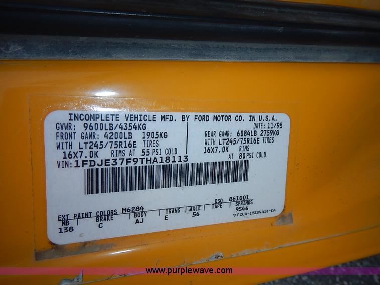 image for item J3189 1996 Ford E350 Collins school bus