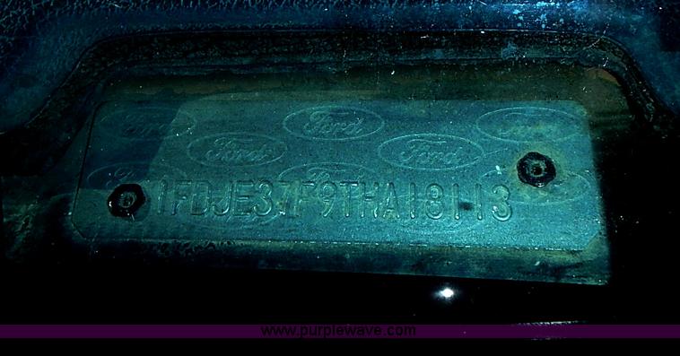 image for item J3189 1996 Ford E350 Collins school bus