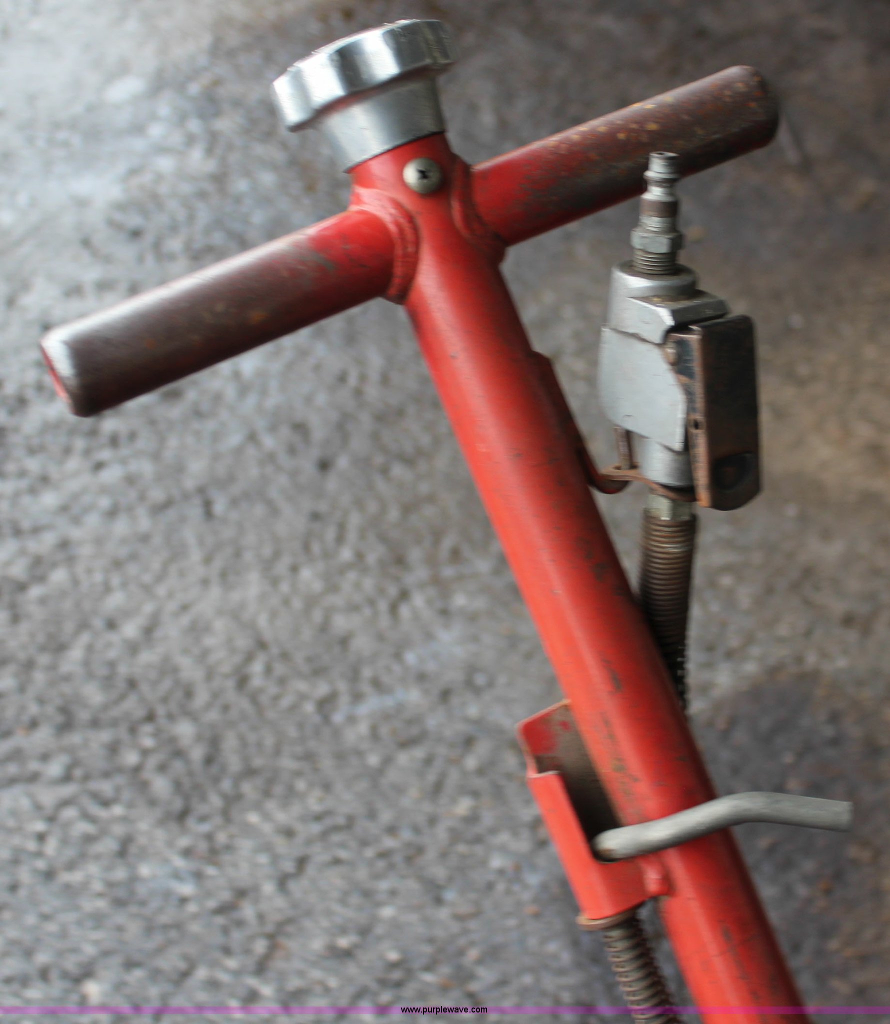 (2) jacks in Kansas City, KS Item BA9180 sold Purple Wave