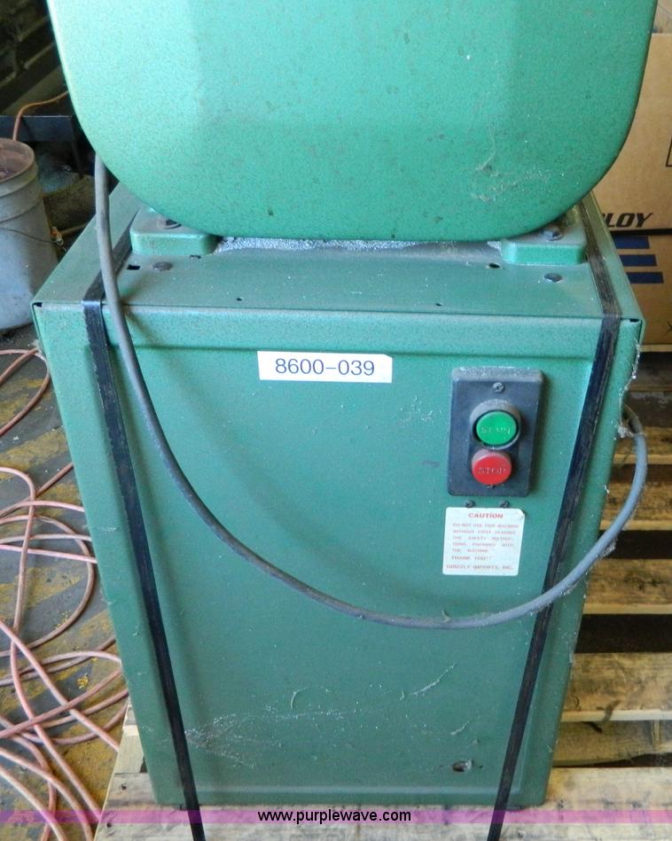 Grizzly G1019 14" band saw in Assaria, KS Item AD9753 sold Purple Wave