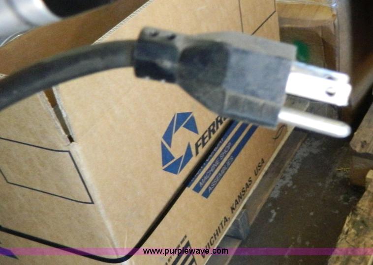 image for item AD9753 Grizzly G1019 14" band saw