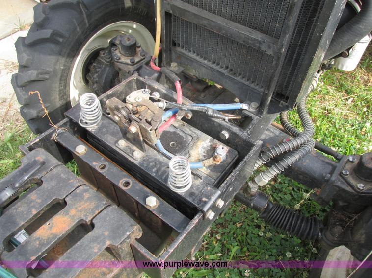 image for item AN9003 2006 Farm Pro 2425 MFWD tractor