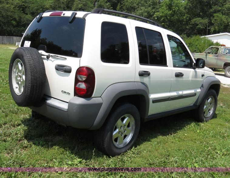image for item B4923 2005 Jeep Liberty Trail Edition SUV
