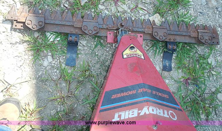 image for item BB9875 Assorted lawn and garden equipment