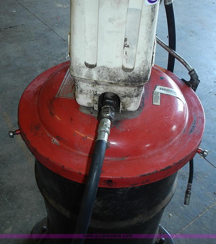 image for item BB9878 Lincoln grease gun and barrel