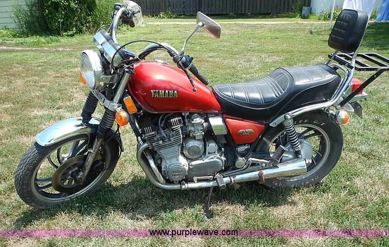 image for item BB9881 1983 Yamaha Maxim 650 motorcycle