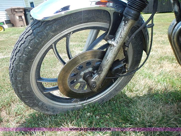 image for item BB9881 1983 Yamaha Maxim 650 motorcycle