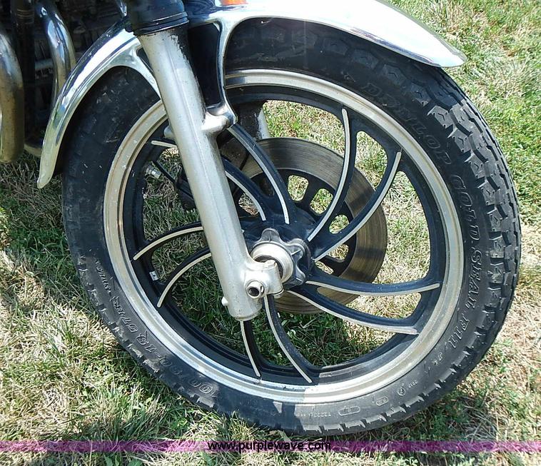 image for item BB9881 1983 Yamaha Maxim 650 motorcycle