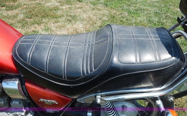 image for item BB9881 1983 Yamaha Maxim 650 motorcycle