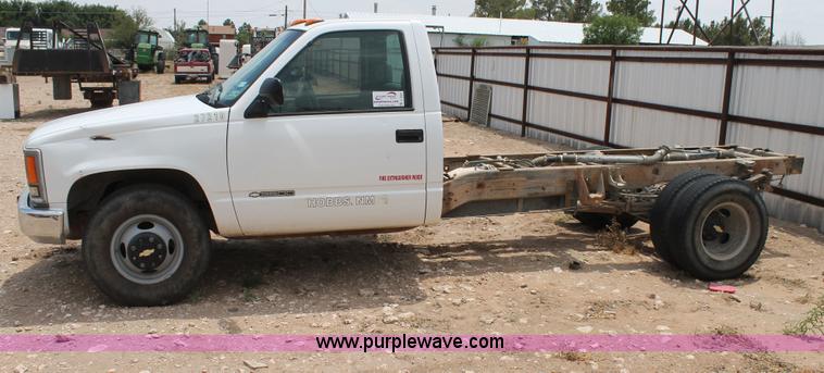 image for item C3932 1999 Chevrolet 3500 truck cab and chassis
